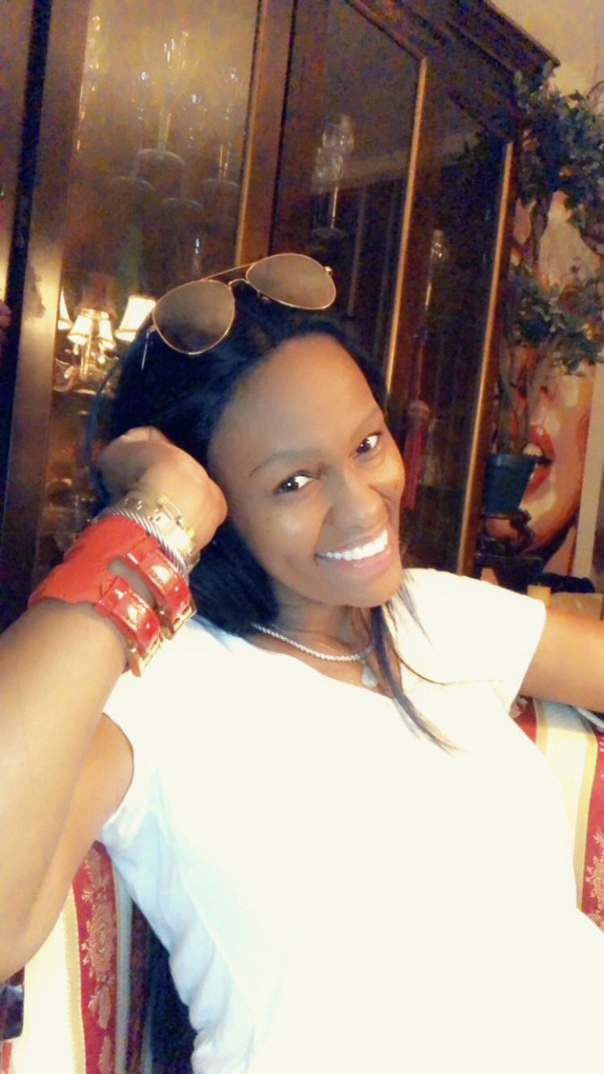 LoyalPromise's tweet image. FULLLLLLLL WEEK, ALL WORK ✨.... #WorkFromWork #WorkFromHome #ILoveMyLife #FridayNight #HappyAgain #PromiseToBeLoyal #HighRoad #OctoberSurprise #FeelingGood 👩🏽‍💻🍽💋