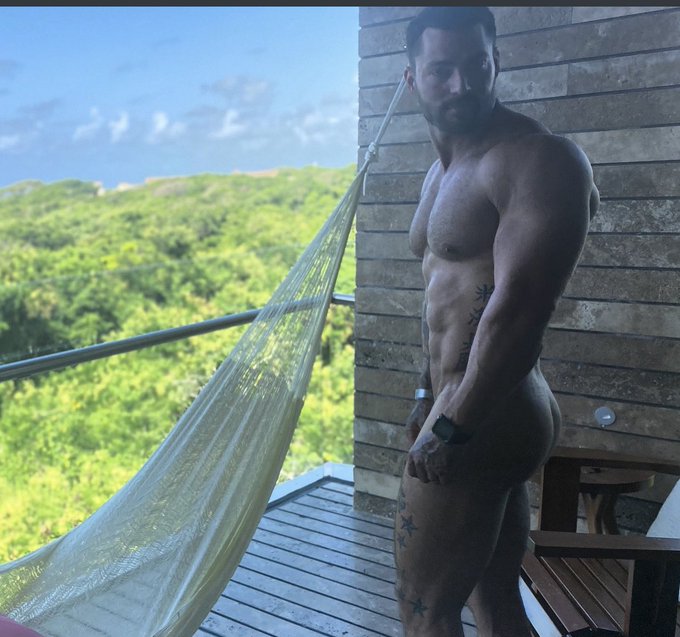 RT if you like the view😏 https://t.co/MoWZuzm9qM