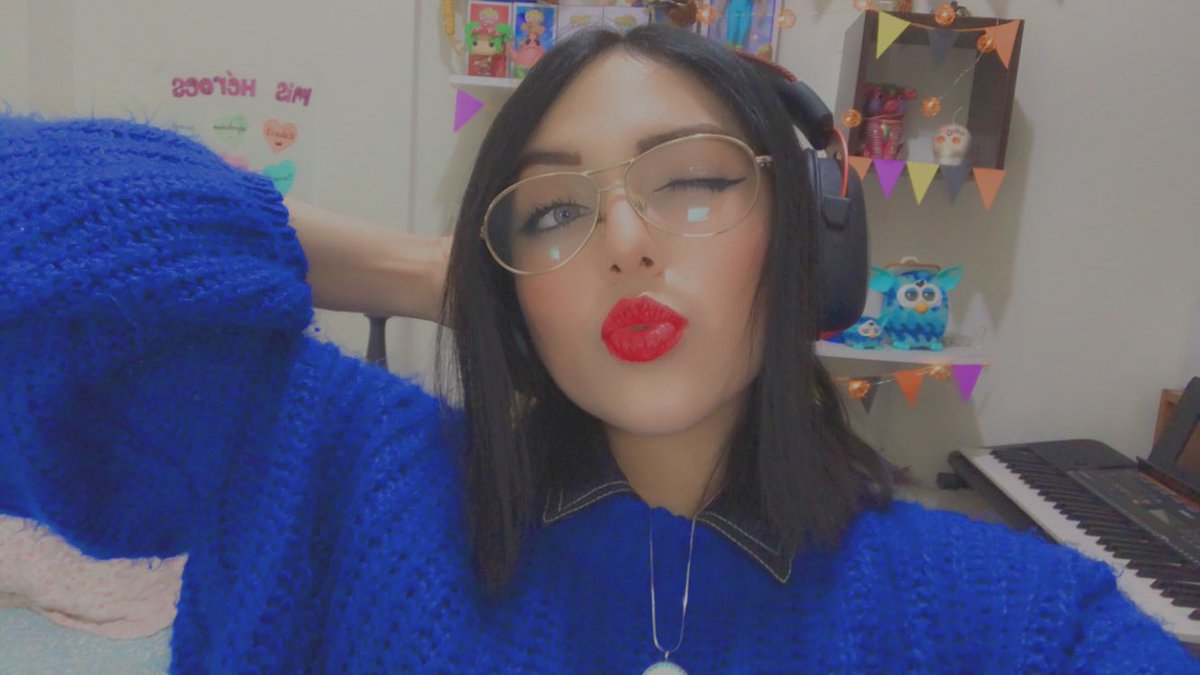 HEEEEY YA PRENDÍ UWU ✨🥰 Twitch.tv/Bubbles26 💛 
Me acompañas?👉🏻👈🏻😍