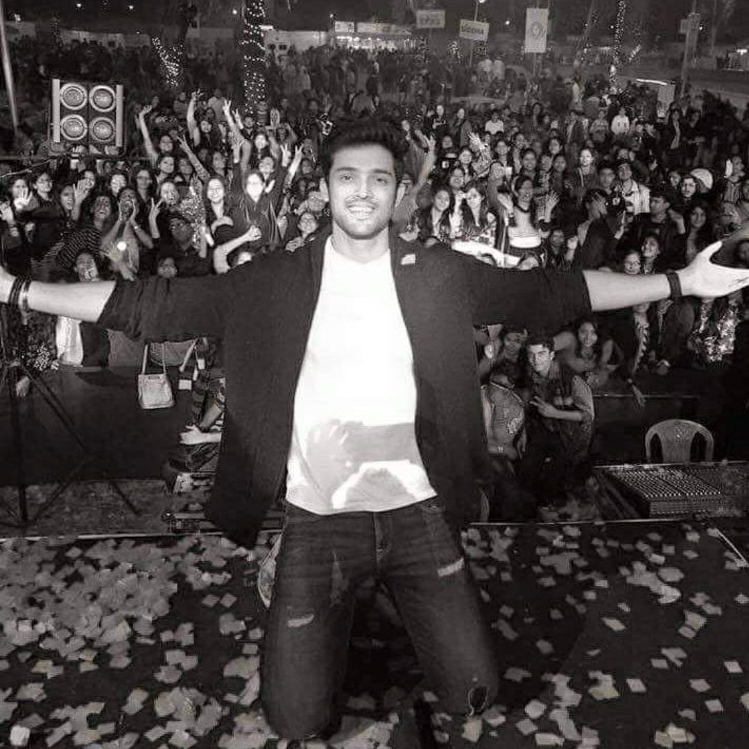 Shalmal51237113's tweet photo. #ParthSamthaan is the best idol we have! That's the tweet.
6 years of fangirling and counting.
#WeStandByParth
#WeLoveParthSamthaan
#WeSupportParthSamthaan
@LaghateParth
This is real love no SNS drama. Unconditional love, It's only Parth's thing anybody can only dream of. https://t.co/MKV5yZpb7o
