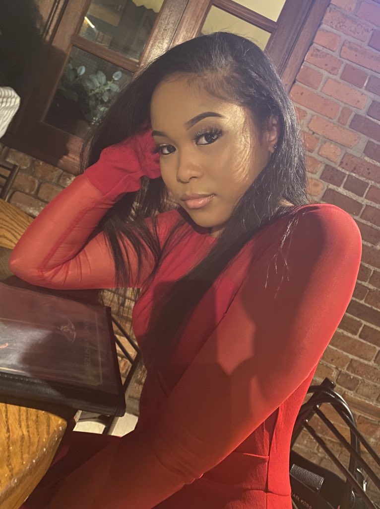 Chyyyyyyyna's tweet image. Don’t seek competition, why would you compete?