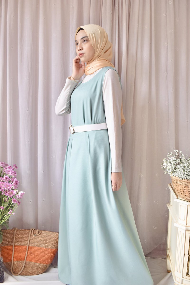 AlmariFloret's tweet photo. Baju dalam almari dah cukup ke tu? Kalau tambah Cardigan &amp; Simis Dress comel ni aci tak? 🙈 https://t.co/wgvC28poSQ