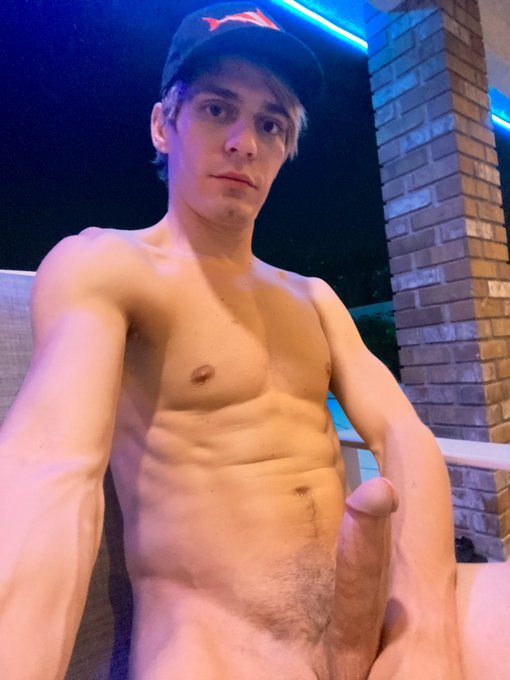 Kyle Ross’s pics and videos