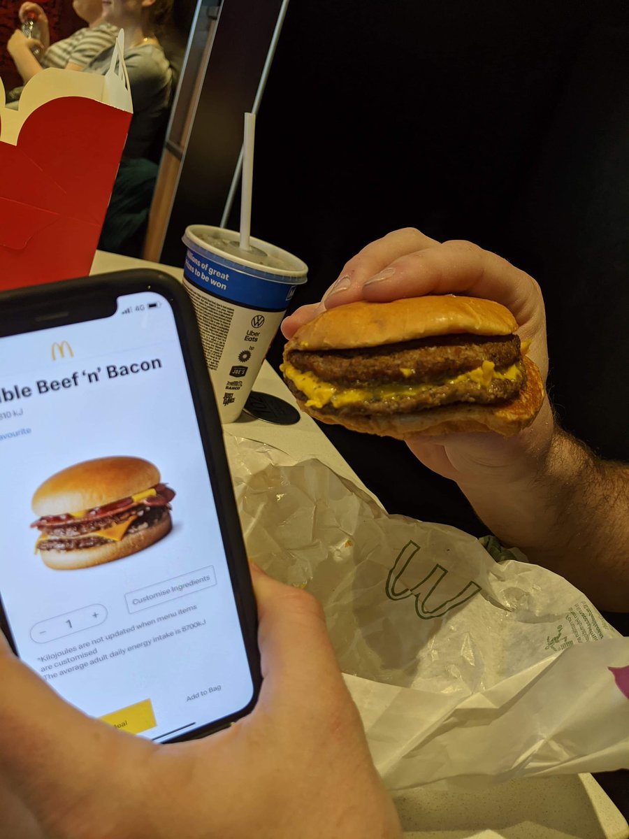ScottyThomas's tweet photo. @maccas Would you be happy if you ordered the left and were given the right? https://t.co/fJ5Tbh7cCc