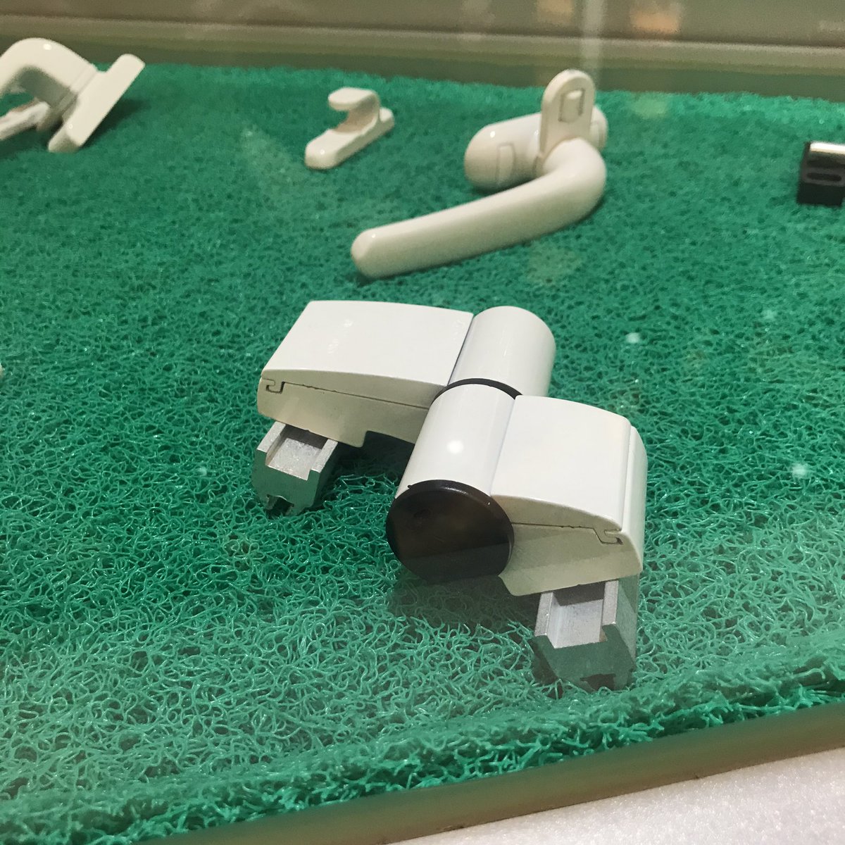 Moon199405's tweet image. Are you looking for hinges, and other hardware for your aluminum windows or doors? It&apos;s time to send us your requirements, we will make the configuration plan for you.
#windowhandles
#doorhinge