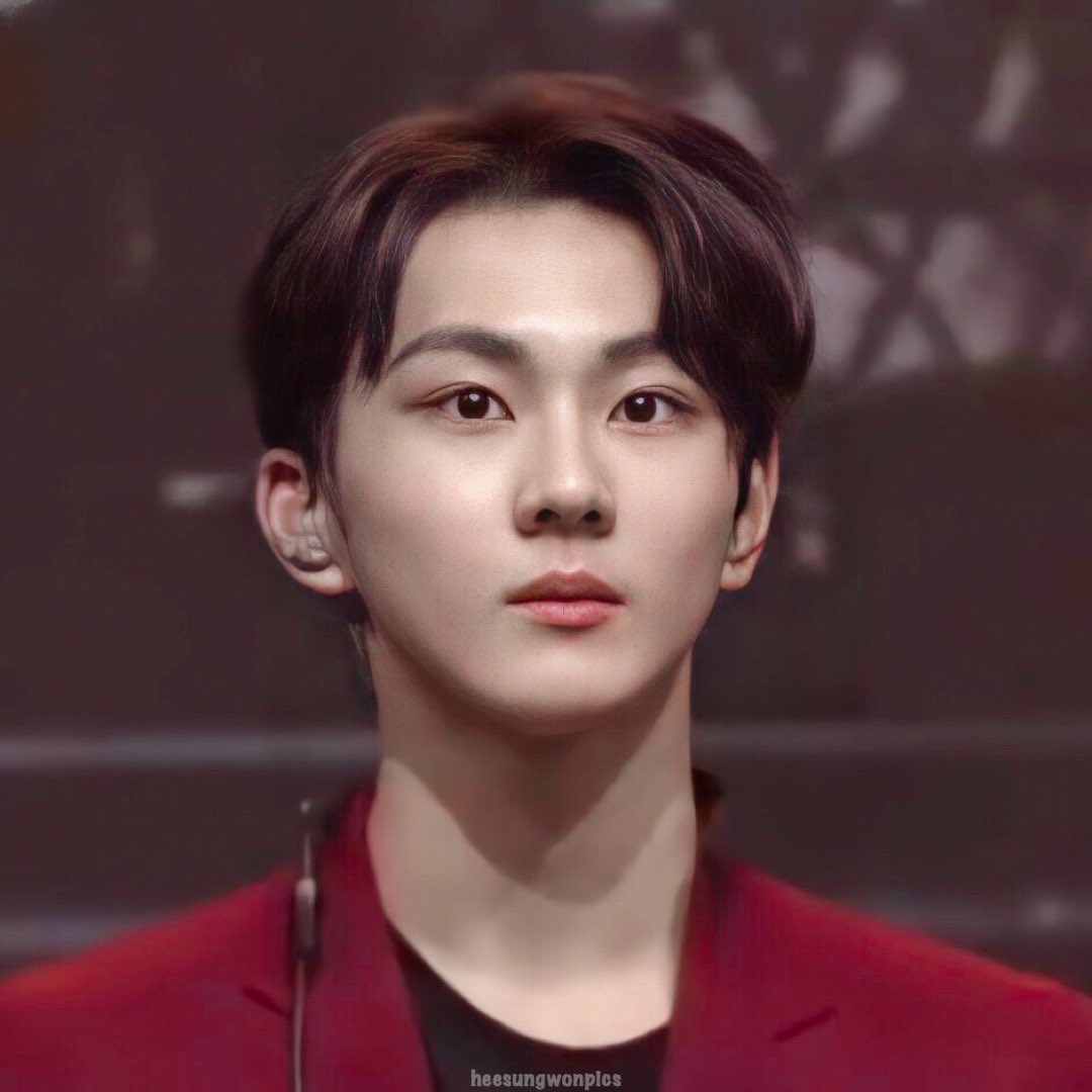 a thread of jungwon but as you scrolls up he gets older ;