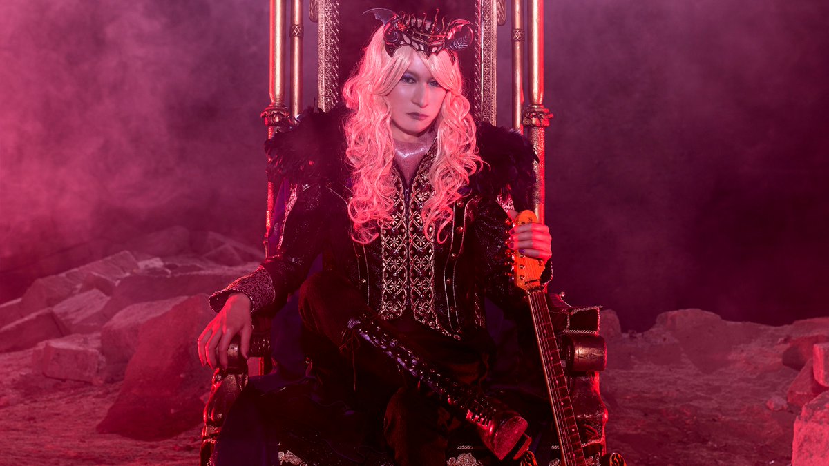 Damian_Hamada's tweet photo. 私が魔界での王位を継承してから真の姿としては初の人間界降臨である！
このように私の姿を再び諸君の前に現わし、私の創造物たちを諸君に届ける日が来ようとは、私は魔界一の(不)幸せ者であるな！
昨日告げたD.H.C.の詳細が掲載されているオフィシャルウェブページはここだ！
https://t.co/9lAftcy8BF https://t.co/aSdeJm71jd