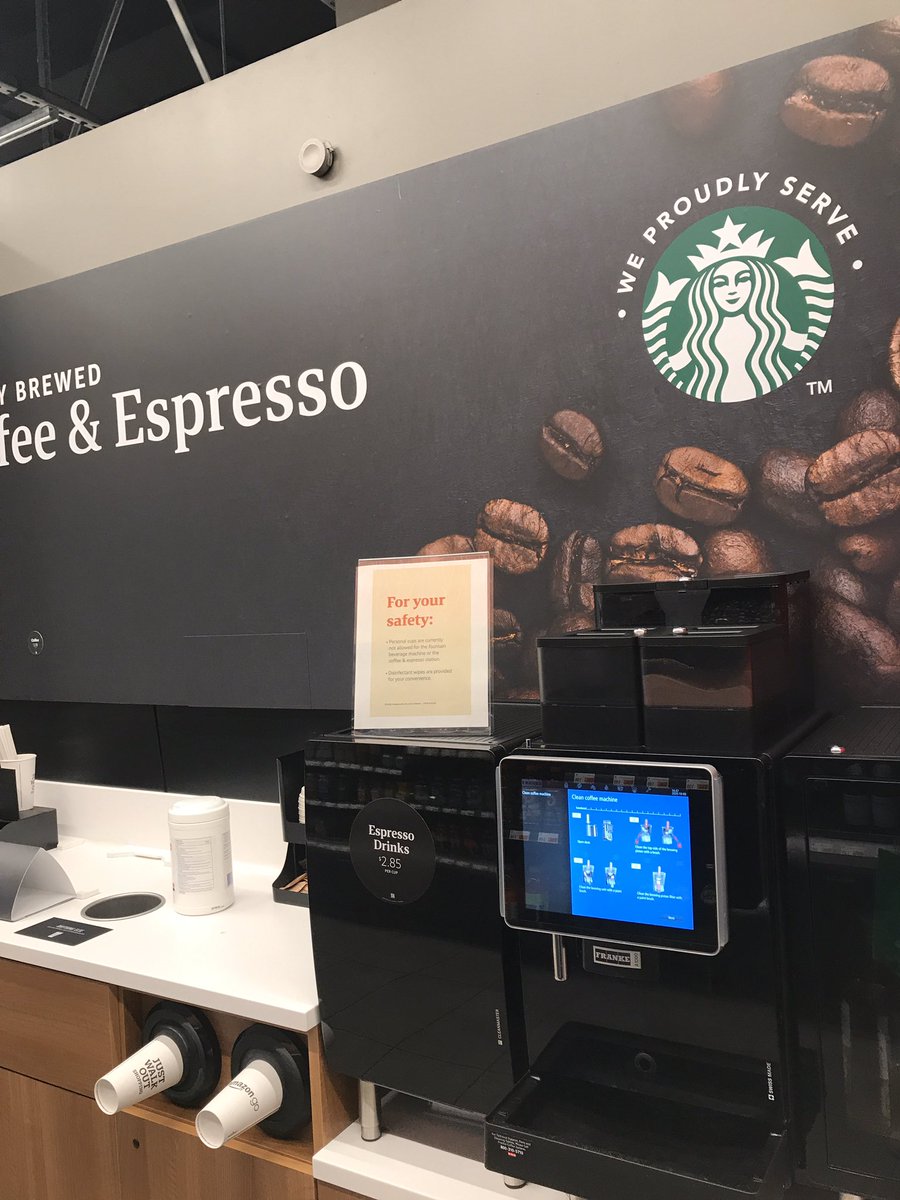 pinotski's tweet image. Belanja cemilan di gerai Amazon Go. Ngga ada kasir ngga ada petugas. Masuk, scan qr code dari akun Amazon di app. Ambil barang yg dibutuhin dari rak.