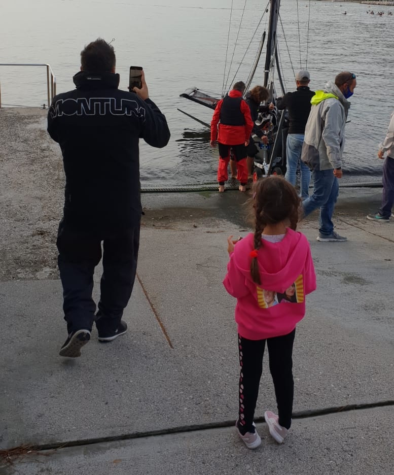 lucarallo's tweet image. “Posso salire con te su quella barca bellissima?”
“No amore, ma puoi seguirmi con il gommone”

Una delle cose delle quali sono più orgoglioso, è averle trasmesso la passione per il mare.

#BarcolanaFun #SiramVeolia #SustainableLife #branded #Barcolana52 #69FSailing #PersicoMarine