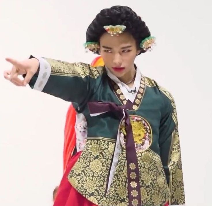 Hwang Hyunjin as Rajkumari Indumati-literally royal-very fucking beautiful-drama runs in genes-adores and adored by everyone in dholakpur-Dholakpur it-girl-probably made gujiyas for Holi-papa ki pari