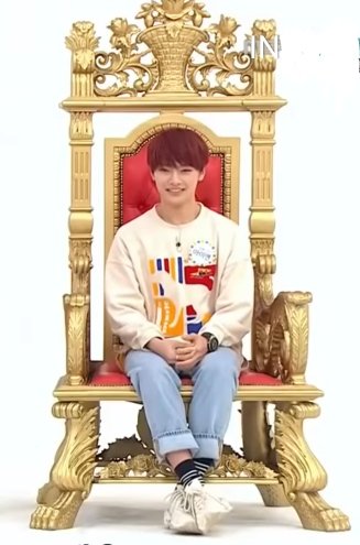 Yang Jeongin as Raja Indraverma-both are treated like kings-everyone listens to what he says-nice to you until you mess up-is loved by the whole kingdom-he's your bias, tujhe pata nahi hai but woh hai
