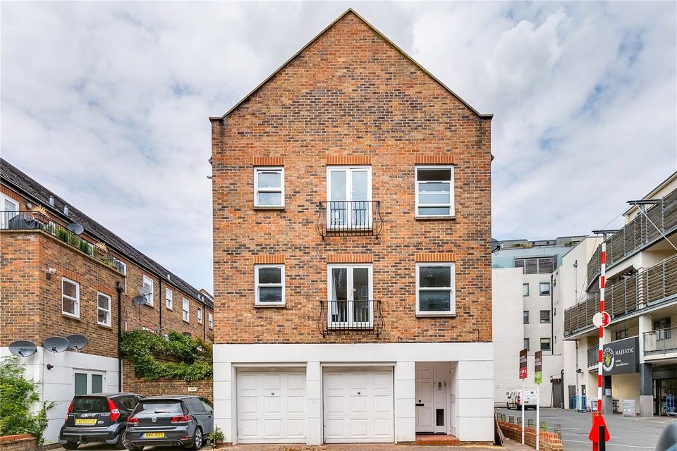 Balham Newsie tweet media