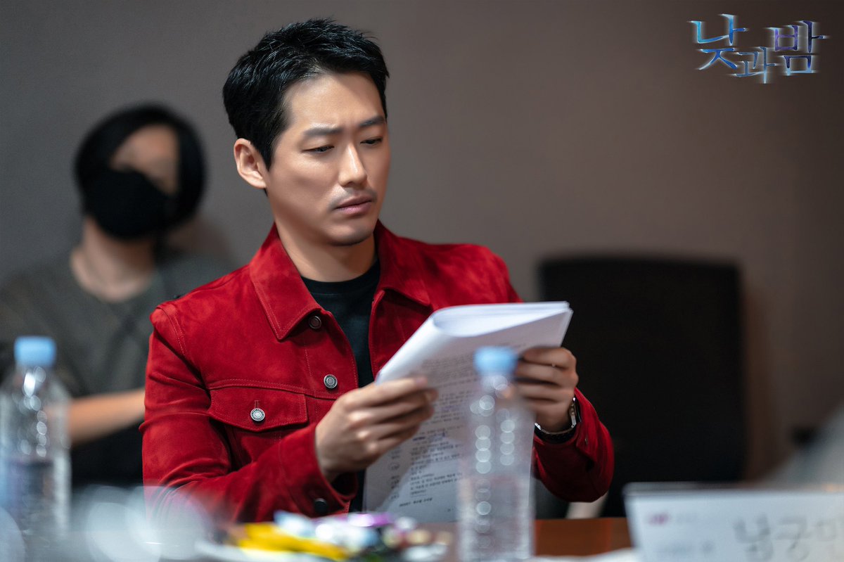 대본 찢고 나온 배우들의 <낮과 밤> 대본리딩 현장🌞🌝 tvN 새월화드라마 #낮과밤 11월 첫 방송 #남궁민 #김설현 #이청아 #윤선우ترجمة المنشور