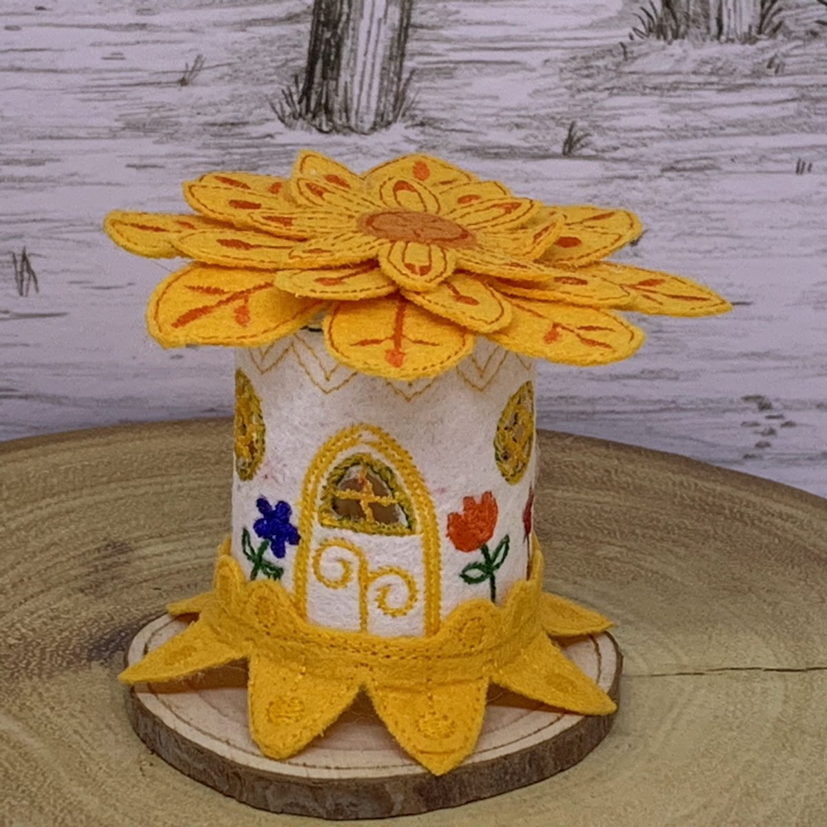 What a lovely Fairy House from Beespoke Crafts, <a href="/craftychums/">Craftychums</a> a battery t-light inside lights it up, how pretty! buff.ly/2ETazDt #tbch #fairyhouse #handcrafted
