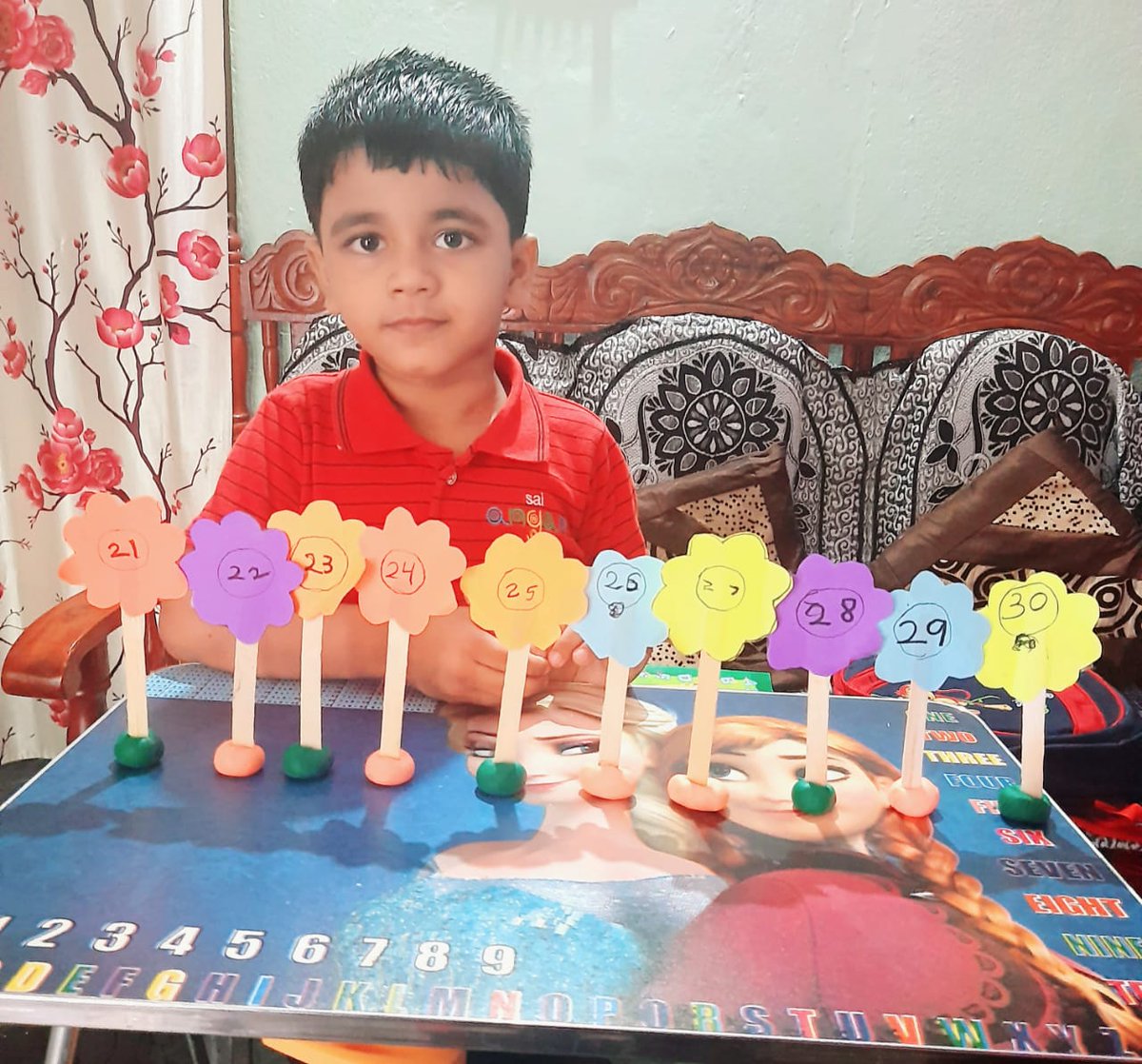 SAI_Edu_In's tweet image. Next they wrote numbers on each flower cutout, followed by learning the missing numbers by inserting the number flower sticks to the dough.  This play way method of doing the activity enhanced their logical, intrapersonal and visual skills.#VisualSkill