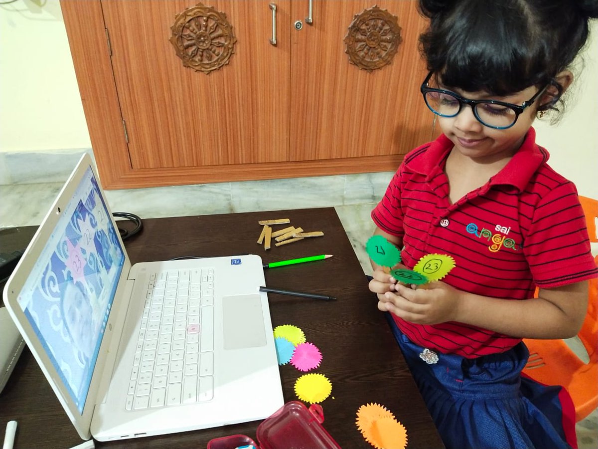 SAI_Edu_In's tweet image. Next they wrote numbers on each flower cutout, followed by learning the missing numbers by inserting the number flower sticks to the dough.  This play way method of doing the activity enhanced their logical, intrapersonal and visual skills.#VisualSkill
