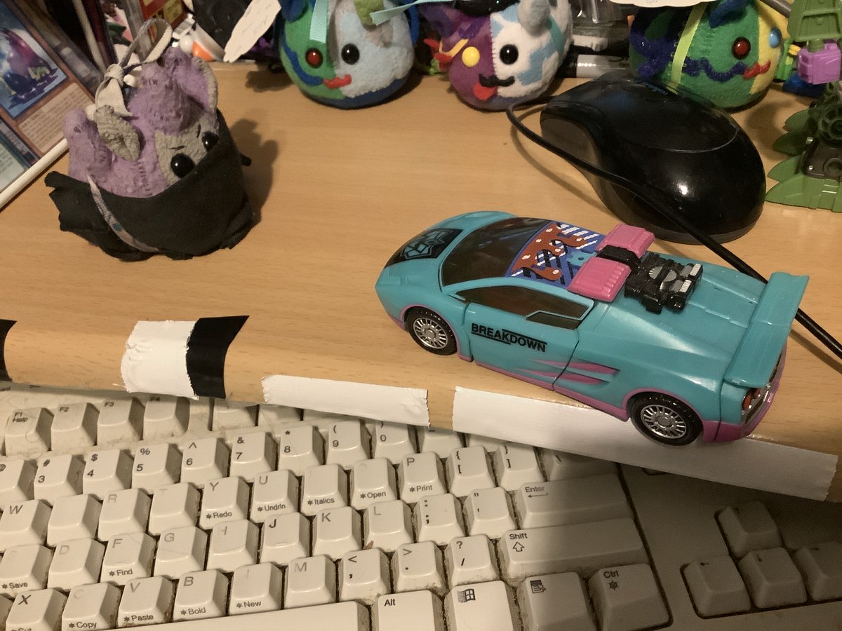 Transfan2's tweet photo. @NightShiningPR @JesseWittenrich @BotCon
PuggleIDWGalvy: I visited #TransformersG2 Universe Again Tonight&Saw #G2Breakdown(#Botcon2010)! His Car mode looks neat though he seems to be nervous! #PugglesTalk #Transformers #GalvyG2 #TransformersGeneration2 #Stunticons #G2Stunticons https://t.co/q5h4oh8BGc