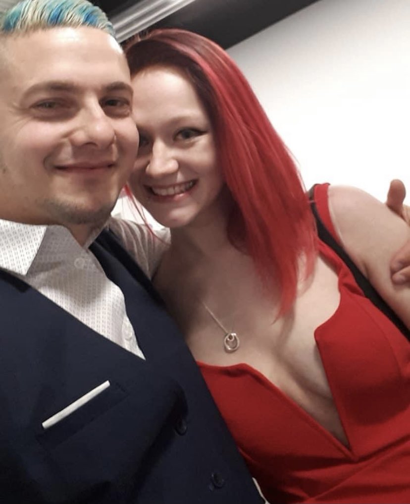 iam_dsfitness's tweet photo. Hard to believe this was 2 years ago @MetamorphicRose. 
No idea what I was thinking with my hair back then 😂 #RuneFest #RuneFest2018 https://t.co/QPacOql2ZX