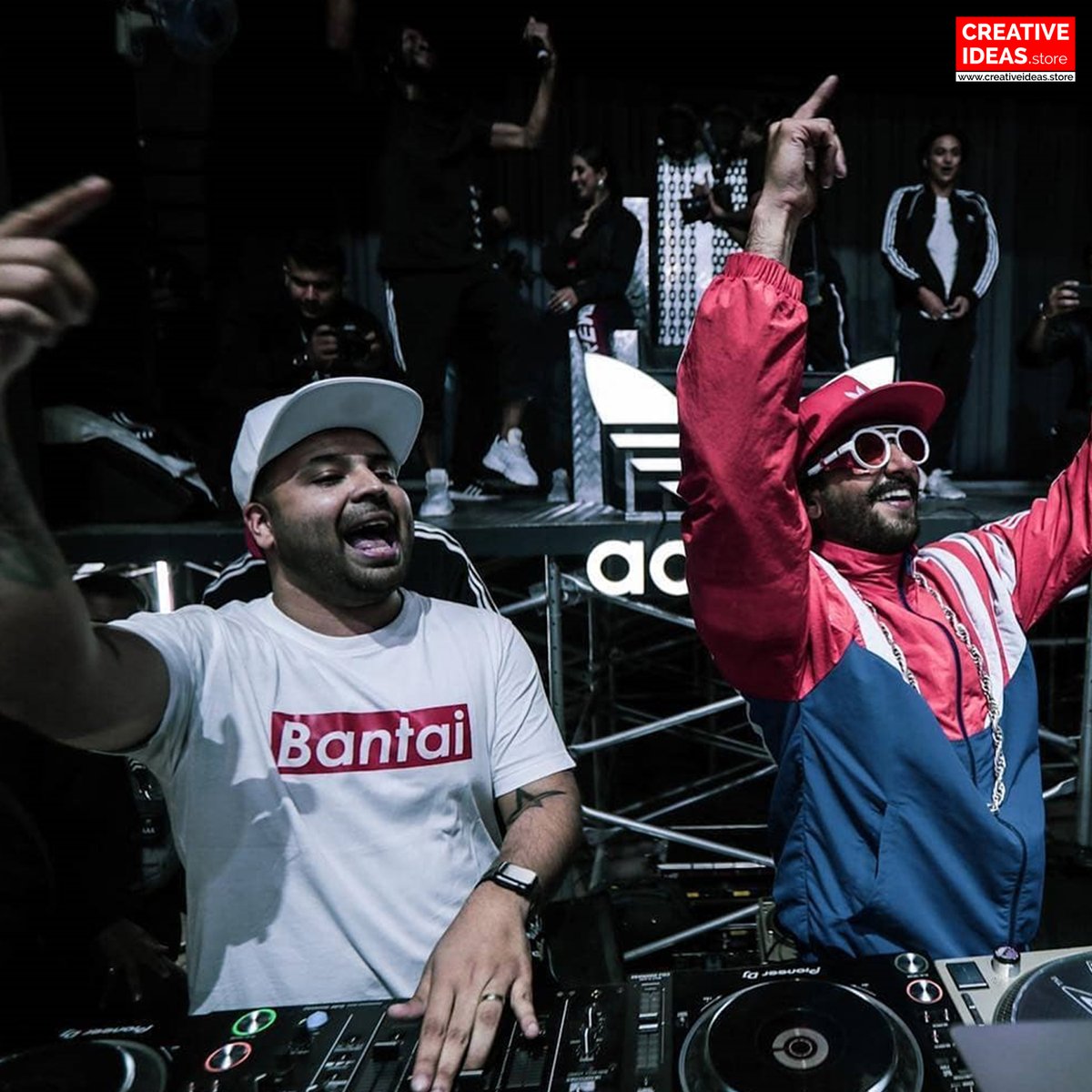 myfandomhq's tweet photo. Kya bol rehli hai publik? Kaise jaa raha hai sabka Weekend???

Buy Now - https://t.co/EKARiKWwbs
.
.
@slimshetty @RanveerOfficial @officialdjsa

#CreativeIdeas #CreativeIdeasdotStore #OfficialMerchandise #MawaliBhai #MawaliInc #GullyGang #Tshirt #RanveerSingh https://t.co/oy5cSWW6Wd