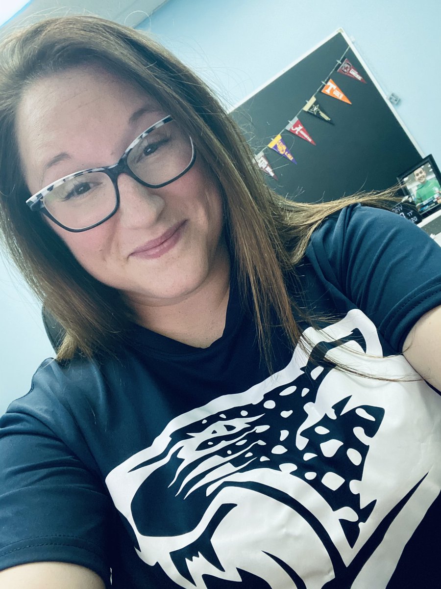 A_MinearAHL's tweet image. It was school colors day today! Luckily, that’s normal around Lange and our #LMSbest crew. #CPSspiritweek