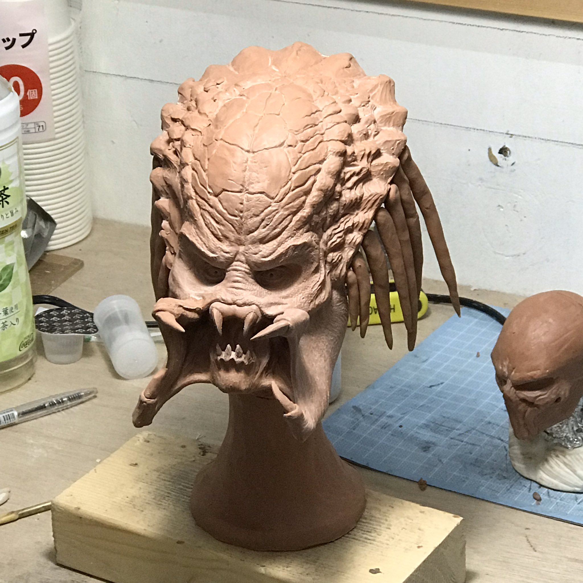 Bellworkshop 趣味の粘土彫刻 プレデター ずっと未完成 プレデター T Co Pjydzwmgnj Twitter