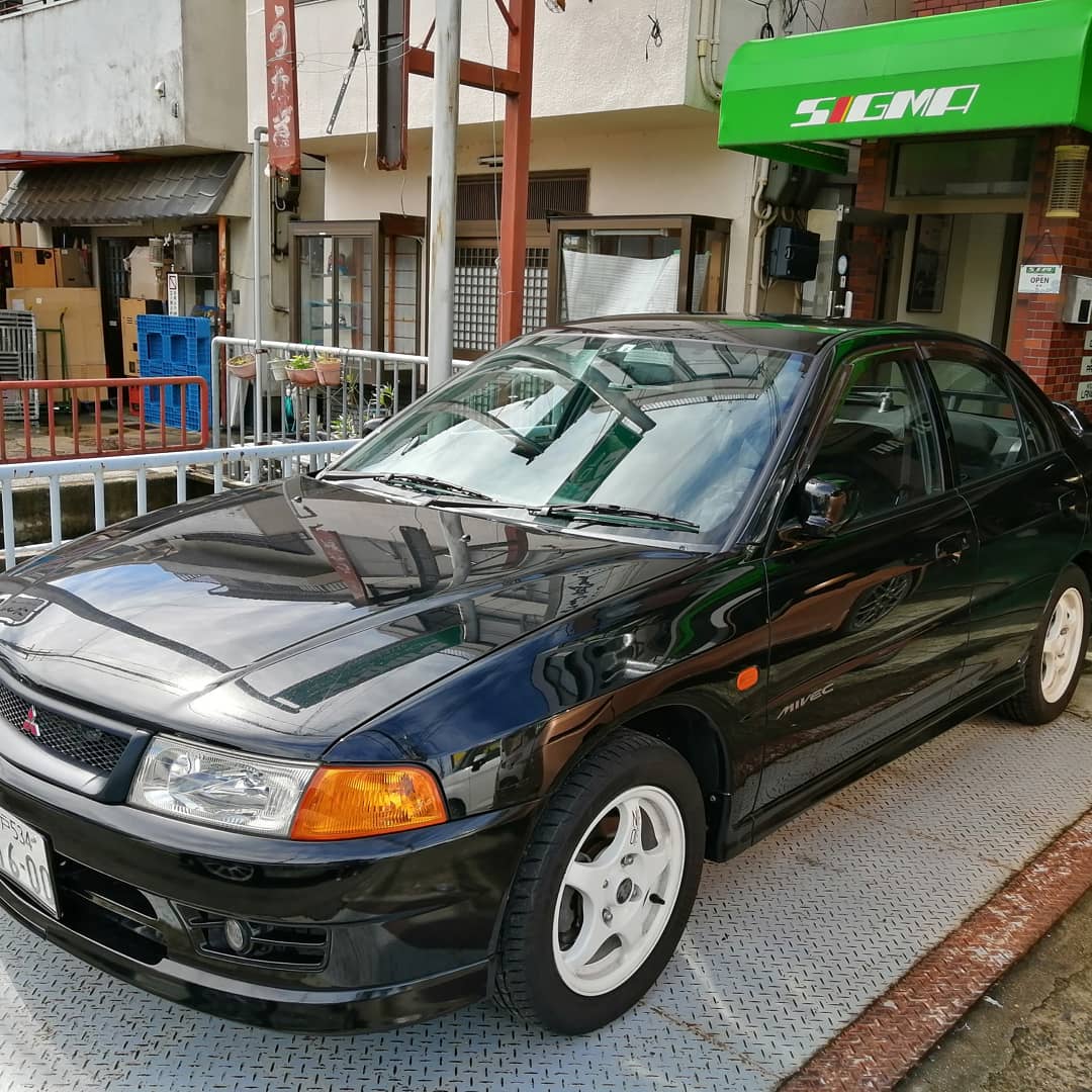 SigmaOsaka's tweet photo. おはようございます！
今朝はランサー MR(CK4A)のご紹介で仕事はじめです。
最近はめっきり見かけなくなりましたがとても綺麗に乗られていて格好良かったです(^ω^)
ご来店ありがとう御座いました！

#lancermr #ck4a https://t.co/k3BR4hmuZC