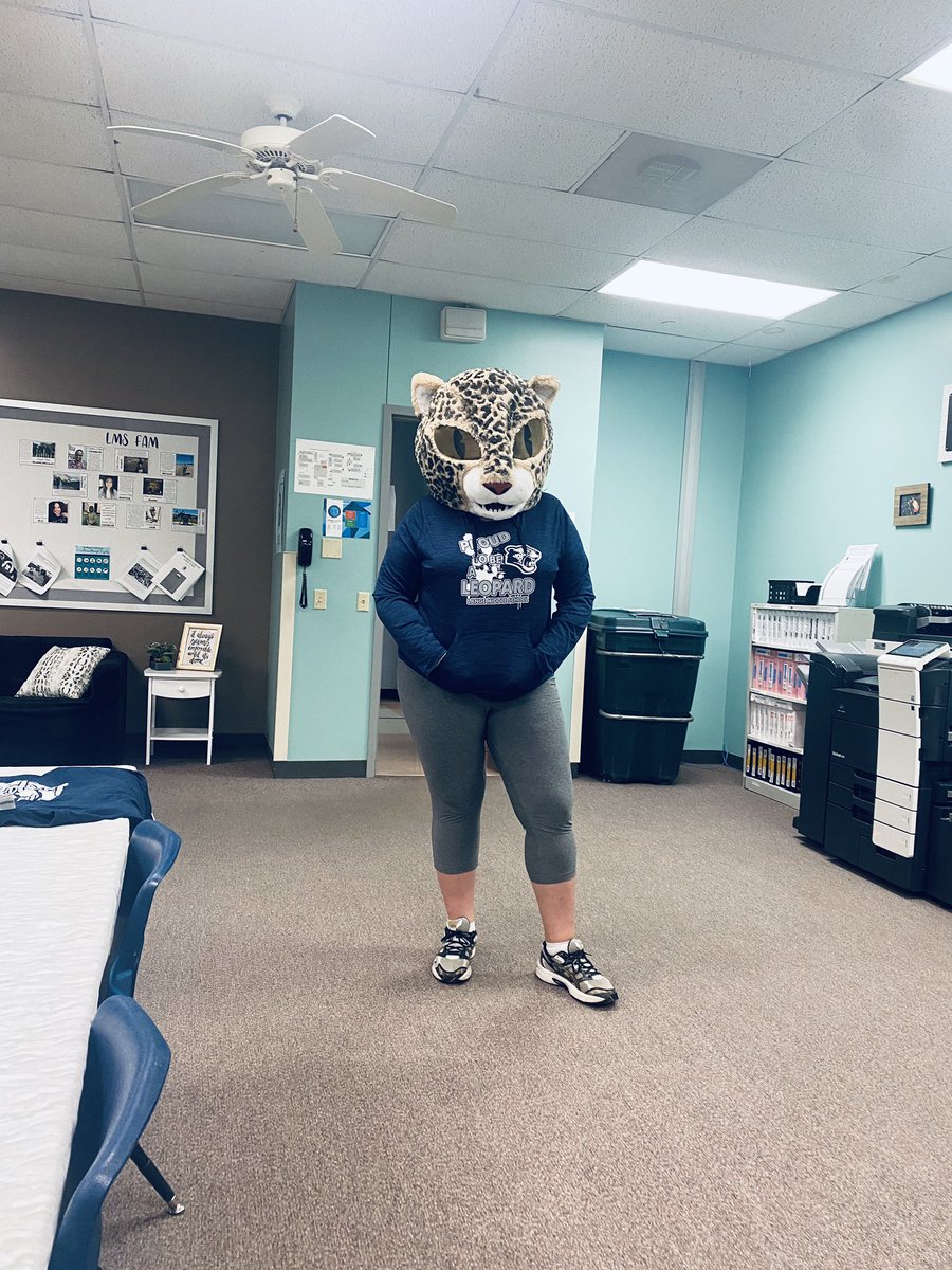 A_MinearAHL's tweet image. You guys 🤯 nobody did school spirit day like our own Ms. Diestelkamp! I would have loved to seen your students reaction when they saw you in this! 😂 #LMSbest #CPSspiritweek