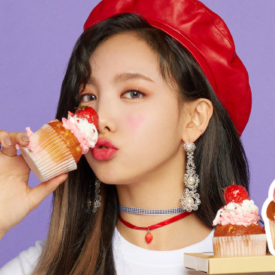 nayeon >>>>>> cupcakes