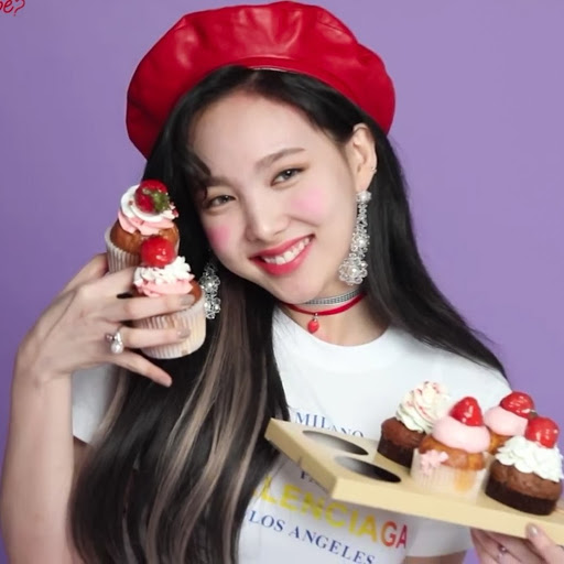 nayeon >>>>>> cupcakes