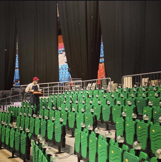 taebokkiii's tweet photo. They really prepared thousand of Army bombs and put it on each chairs to represent us Armys 😭💜 https://t.co/fdlRnjTcTr