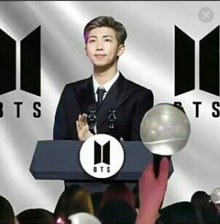 AlrawiKimo's tweet photo. @BTS_twt ياهلااا بالزيينن  . ارميز بعد 4 ايام عيد استقلال الارميز لاتنسونه 💜🔥 https://t.co/SRD25qnKkl
