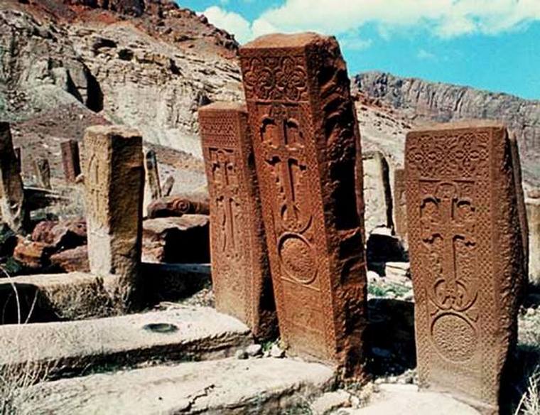 PaulKrekorian's tweet photo. Targeting #Ghazanchetsots is consistent with #Azerbaijan’s destruction of #Christian #Armenian sites. In the 1990s #Azeri military destroyed a 1,000 y/o Armenian cemetery #Julf had ancient #khatchkar gravestones. Ignoring #UNESCO, erased historical treasure of global importance. https://t.co/jQu0hMSitS