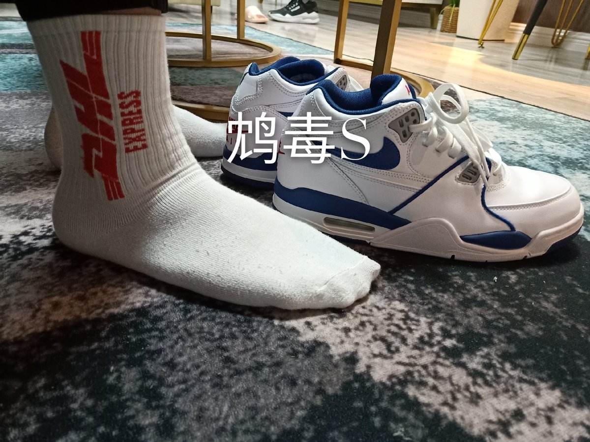 zhenduS's tweet photo. 脚下缺了什么 https://t.co/ocMrNifAqd