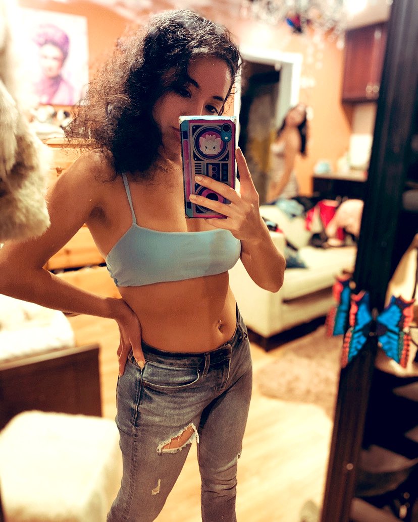 AC_Perez_DelRio's tweet photo. Committed to my 2020 Britney Halloween costume so you know I had to get that piercing 💚👏🏽💃🏽  #BritneySpears #Halloween #gettingintocharacter https://t.co/7Etl1F9HLe