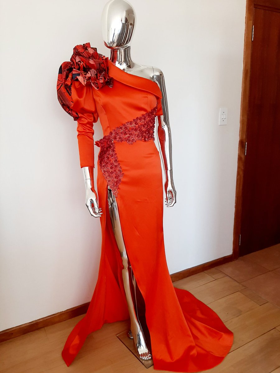 TOVCH_'s tweet photo. Back to what we love the most.. Making you look beautiful...

Whatsapp or call 0731353022 to  orders

#DJSBU https://t.co/flKoHrsxOT