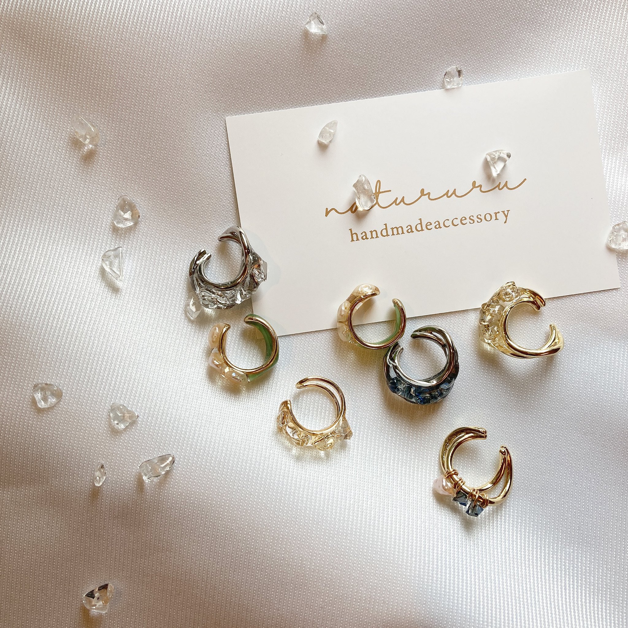 Natururu イヤーカフ𓂃𓈒𓏸 付け外し簡単だし着け心地も楽だしオシャレだしそりゃ流行るよなぁーとほんと思います 2つで1セットにしようかなと考えながらいろいろ制作中𓂃𓈒𓏸 イヤーカフ ハンドメイドアクセサリー ハンドメイドイヤーカフ レジン