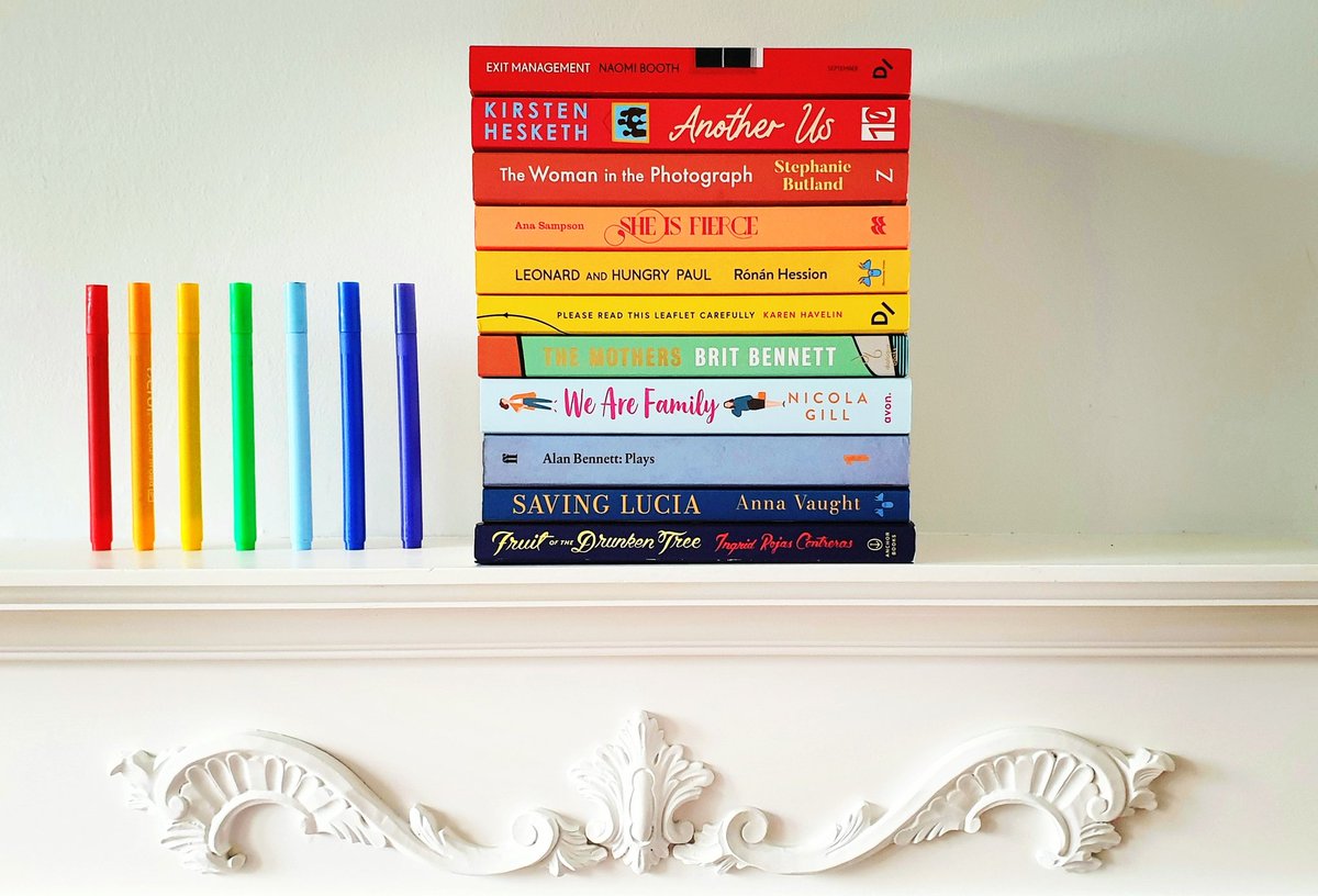 #saturdaystack #rainbowbookstack #bookstagram ❤🧡💛💚💙💜