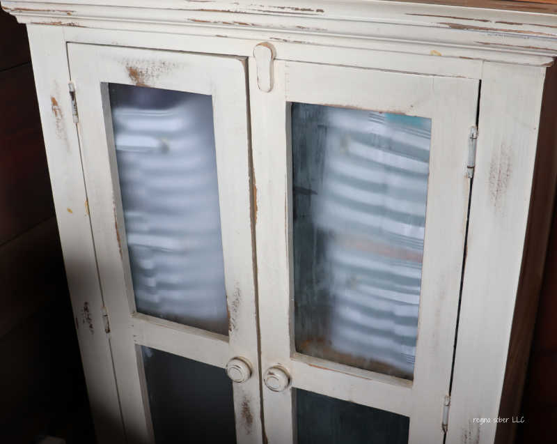 ChocoCherryK's tweet photo. DIY project: how to etch cabinet glass #diy #etchglass #homeprojects https://t.co/YpKr0SV0tb via @eattravellife https://t.co/AtDz9kh23n