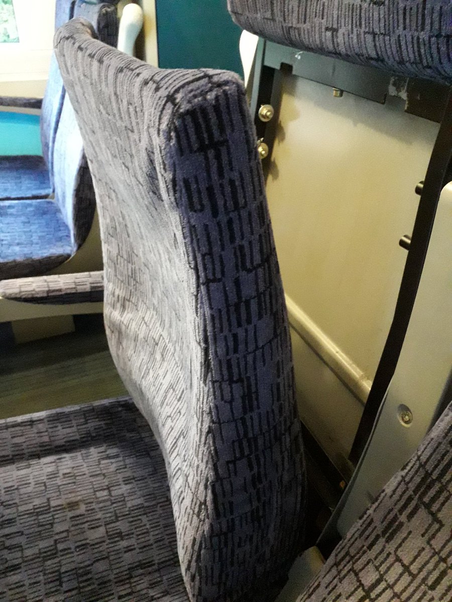 ObnoxiousTiger's tweet image. Hi @Se_Railway one of your seats is a bit loose :) carriage 67863 the front coach of the 0750 Hastings to Charing Cross