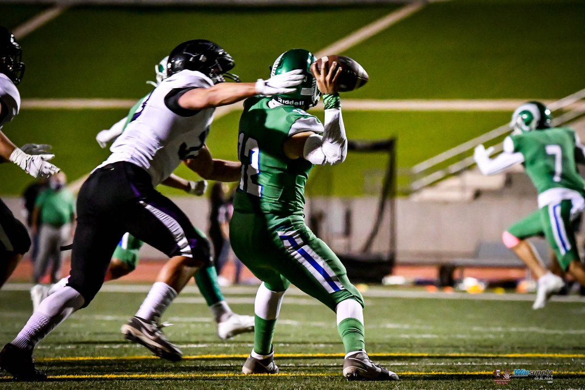 Photos_ByAce's tweet photo. The @MontwoodFB holds off @epfranklinfb friday night at the @SacSisd with a Final Score of 49-35. see the Gallery at @epheraldpost 
#HPEZ #TXHSFB #WinSupply #DowntownSpaces #LosPhotogs #Epheraldpost  #HeraldPostEndZone https://t.co/1ScAz8wzJL