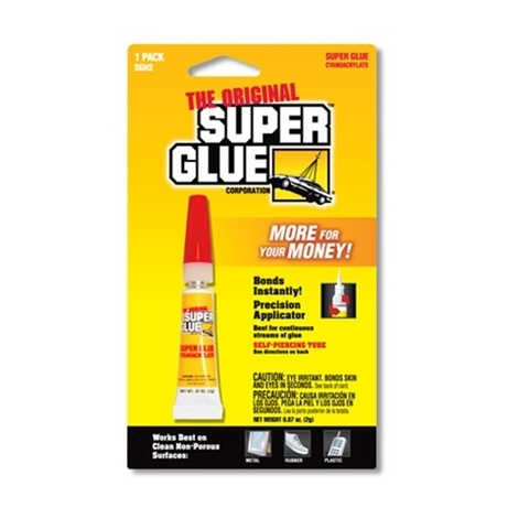 El Eastman 910 (al que ya lo nombraban sin la #) poco a poco dejó de llamarse así y pasó a llamarse "Super Glue" (Super Pegamento) porque así realmente era como la gente lo llamaba coloquialmente por sus propiedades…Este nombre ya os va sonando ¿verdad? 