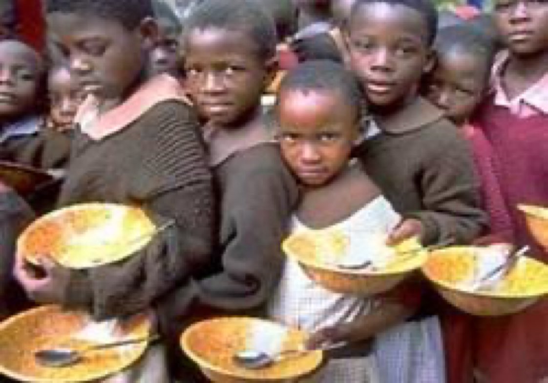 AÇLIK diye bir virüs var.
Günde 8.000 çocuk öldürüyor. 
Aşısı da var. YEMEK
Dünya görmezden geliyor.
Çünkü ölenler kendi çocukları değil...😡😡😡