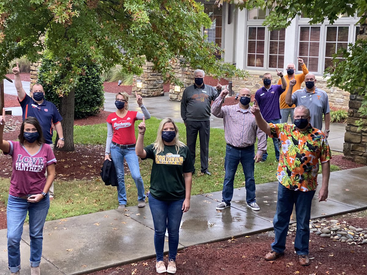 phicks59's tweet photo. Scholastic Saturday continues at Bluegreen Vacations in the Great Smoky Mountains.  Our Team is showing their Team Spirt at SMPC and are excited for another big day.  I’m having a blast with the Team we have here.                #TEAMTENNESSEE #THANKYOUBLUEGREEN https://t.co/4SsZSr6tpq