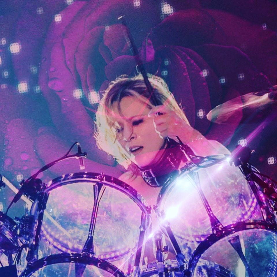 Amy007emiu's tweet photo. #drumsday
迸るパッション✨
全身全霊でリズムを刻む
よっちゃんのドラム✨💓
何処からあのパワーが
出せるのだろう✨
こちらも全身全霊で応援します💪
@YoshikiOfficial
@XJapanOfficial
#Yoshiki #TeamYoshiki
#WeAreX #運命共同体
#greatdrummer https://t.co/56Kn3SQhTb