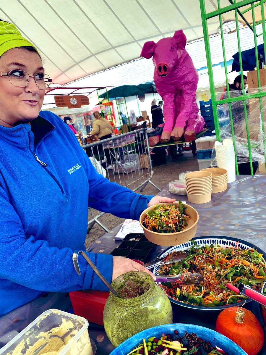 Great to see our mascot @PigtownLimerick taking center stage @TheMilkMarket She’s keeping a watchful eye on @HappyFoodatHom1 Now to tuck into the wonderful salads from Ciara #veganfood #plantbasedvibes #SupportLocal
