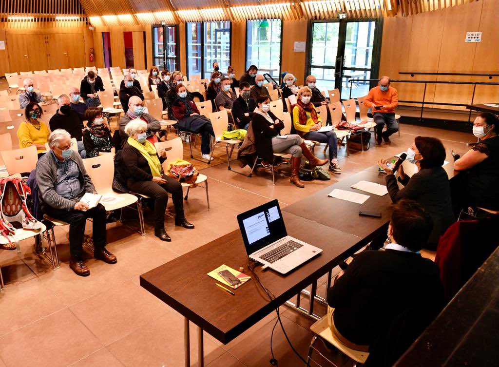 Après les échanges avec les associations, le #DrapeauBreton sera installé sur l’hôtel de ville durant la 1ère quinzaine de décembre, en lien avec des événements célébrant la culture populaire bretonne à Nantes &amp; avec le 50ème anniversaire, si symbolique, du 1er concert deTri Yann