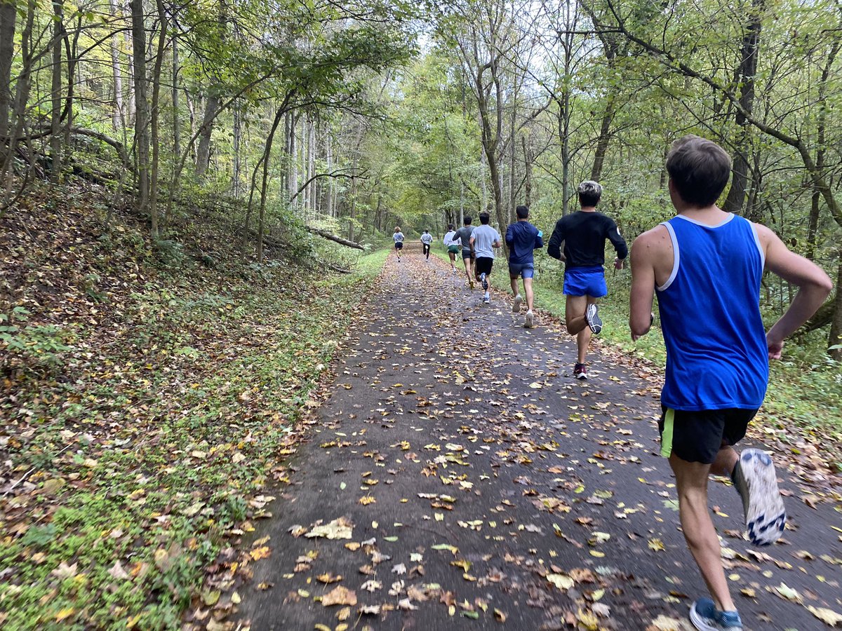 Fall has arrived just in time for some bike path 800s.
#menofOhio #bikepath #GregsonCalfMuscle #OUXC