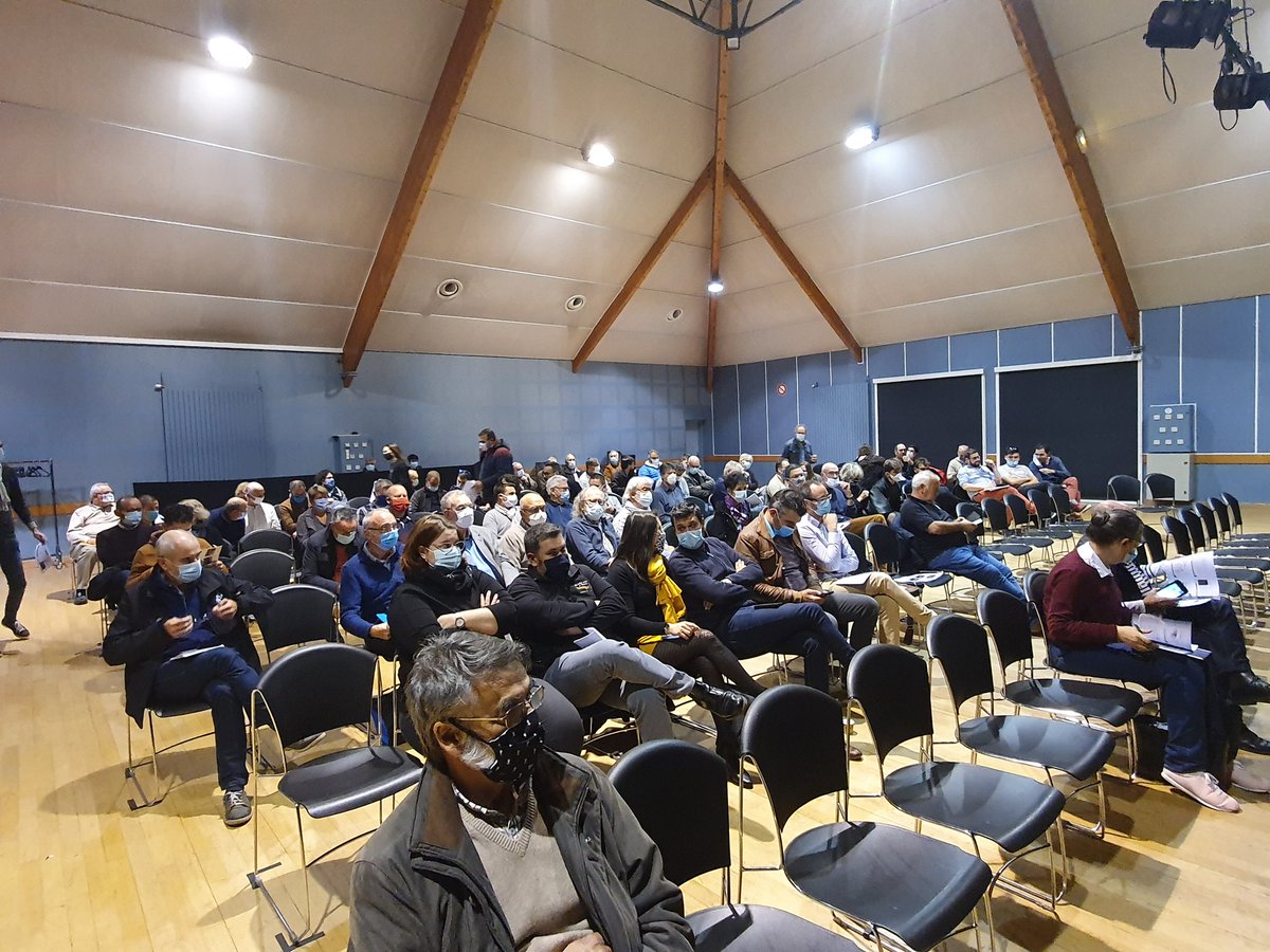 Paul_Molac's tweet photo. @BASonerion qui regroupe les bagadoù de BZH et d'ailleurs fait son a Amzer Nevez. Présentation de l"acivite qui est impactée par la covid, concours annulés et cours parfois en visio. Difficultés de faire répéter ensemble tout l'orchestre. #sonerion s'adapte et prépare l'avenir. https://t.co/YpxPBRvFJB