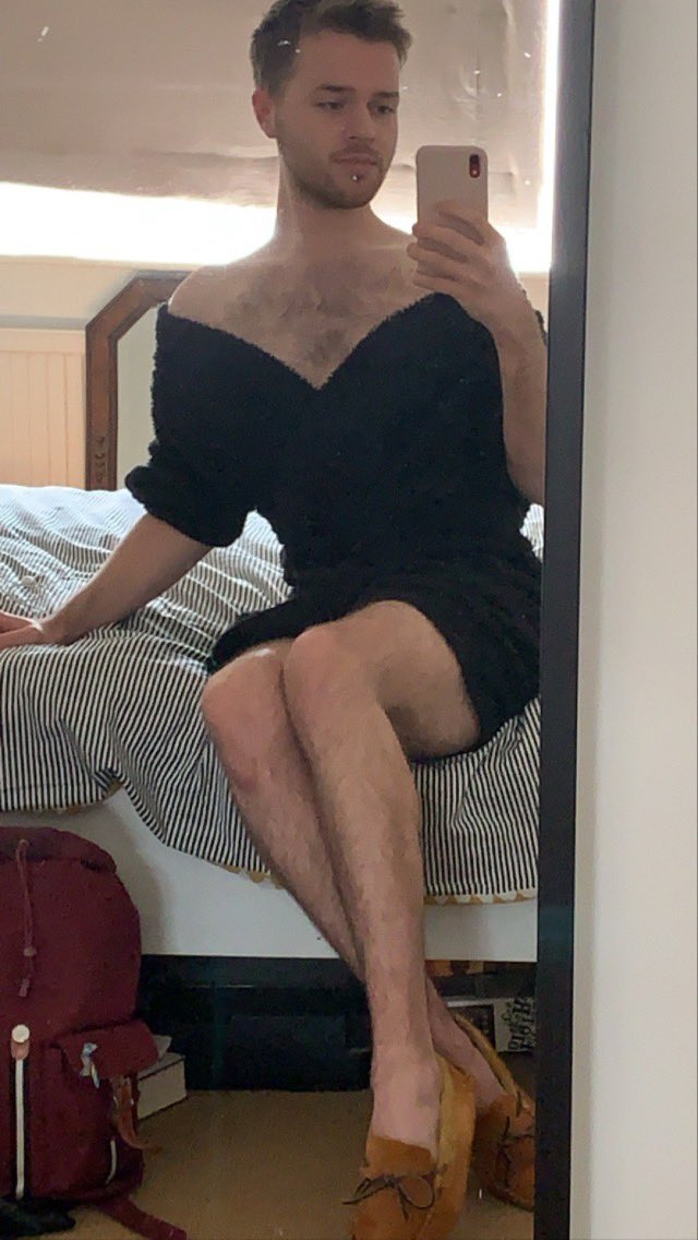 th0m4sd4v1d's tweet photo. took my dressing gown off the shoulder and suddenly I’m the people’s princess x https://t.co/Zcm7EdRZrQ