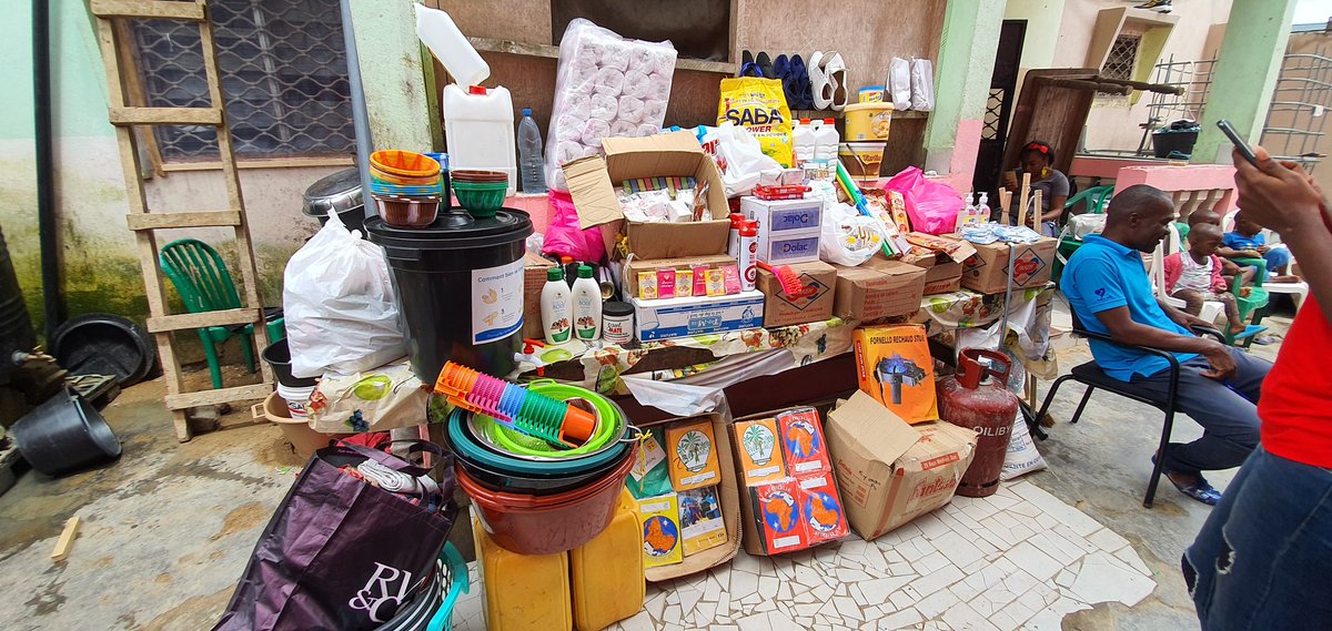 tchoupinov's tweet photo. Notre grosse touche sur cette remise c'est l'aménagement d'un beignetariat (travaux en cours), d'où les achats de farine, sucre, gaz, etc... qui permettra à l'orphelinat non seulement de garantir le petit dej des enfants mais aussi de générer un peu de sous pour leurs besoins. https://t.co/P1y8qNkef1